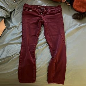 American Eagle Burgundy Jegging